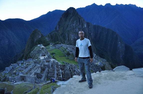 Às seis da manhã, chegando à Machu Picchu, no Peru